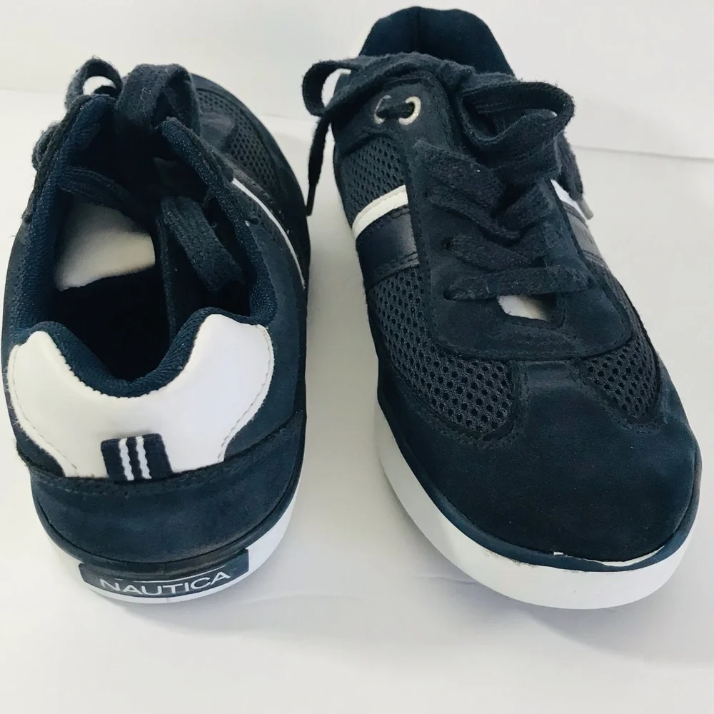 Nautica navy sneaker